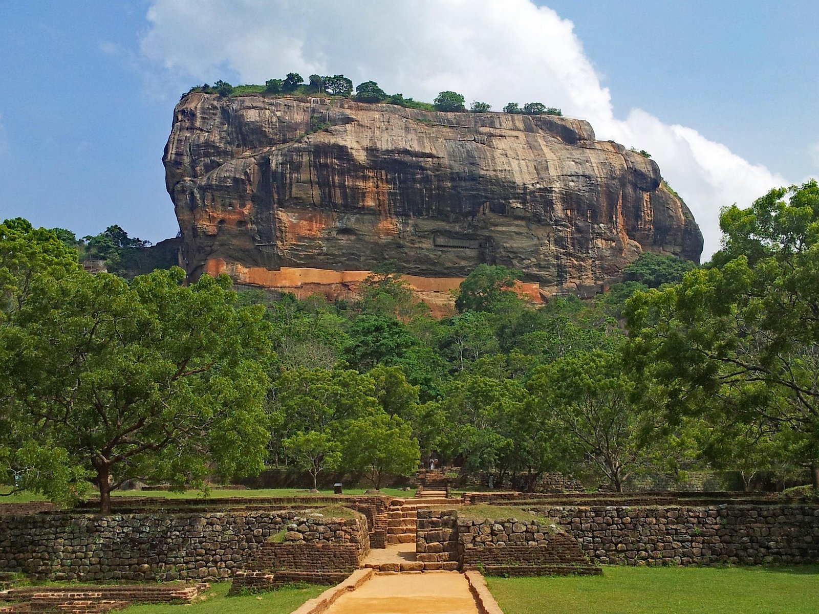 Day 03 – Anuradhapura | Sigiriya | Minneriya